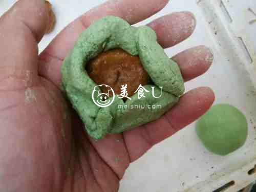 咸蛋黄肉松青团