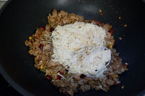 金针羊肉卷