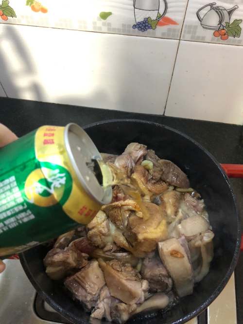 鸭肉这样做，口味惹人爱:啤酒烧鸭