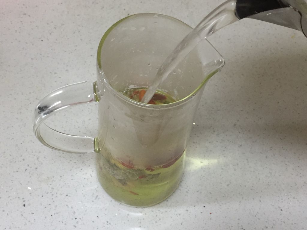 荷叶枸杞菊花茶