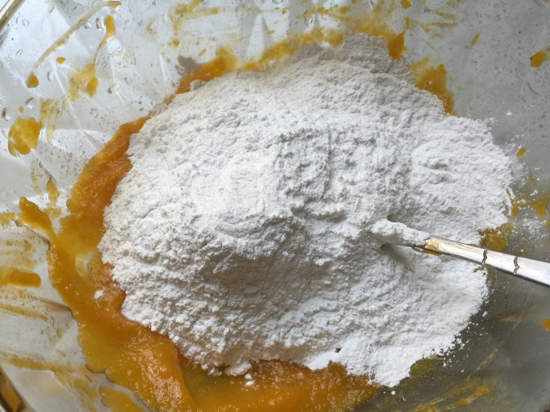 南瓜小麻球－－很受小朋友欢迎的小甜点