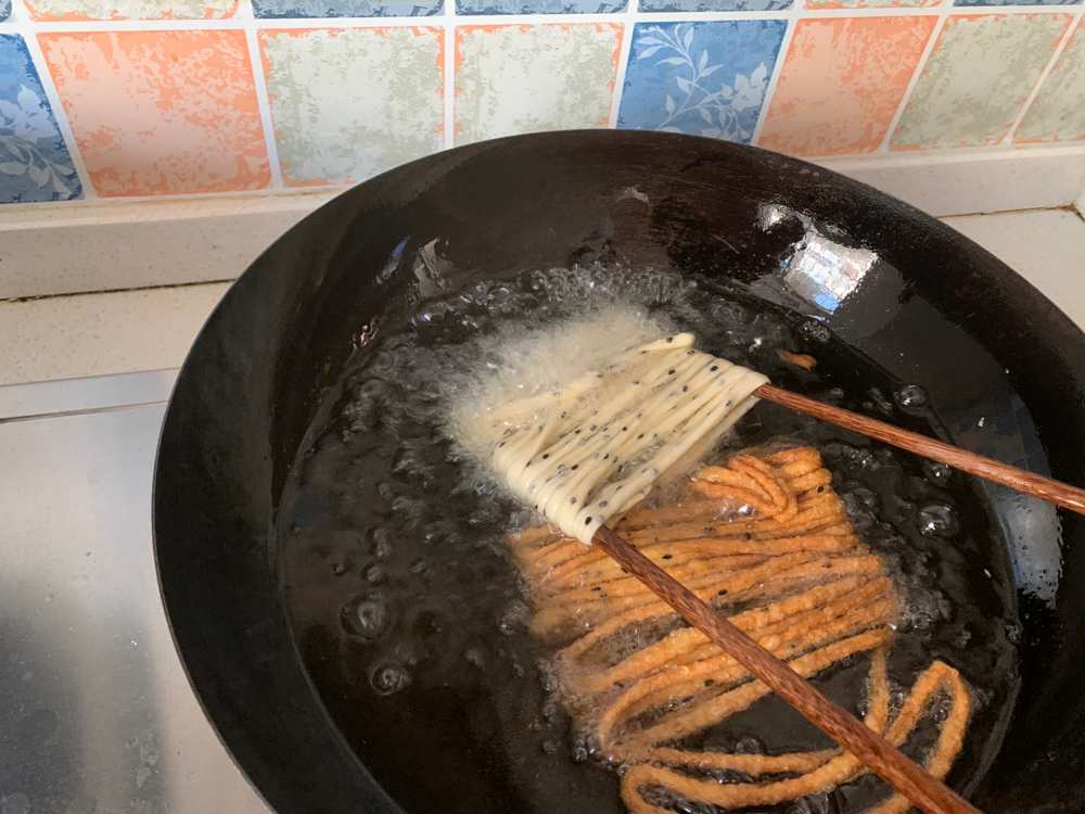 馓子，教你在家炸馓子，简单酥脆，非常好吃