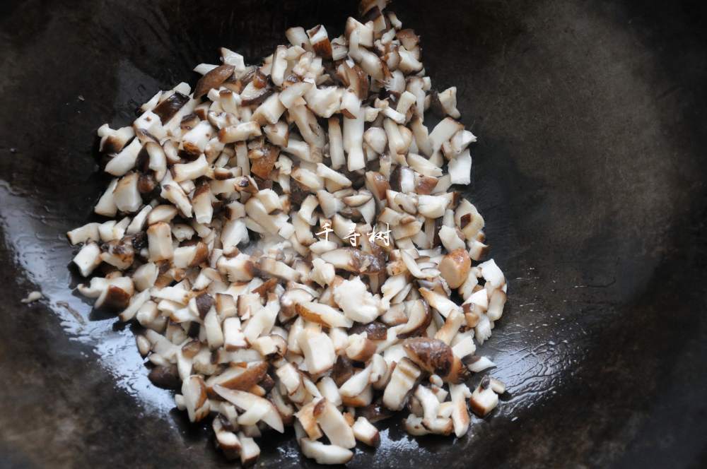 菌汤面条 看得见的香菇 尝得到的鲜美 这才是真正的菌汤