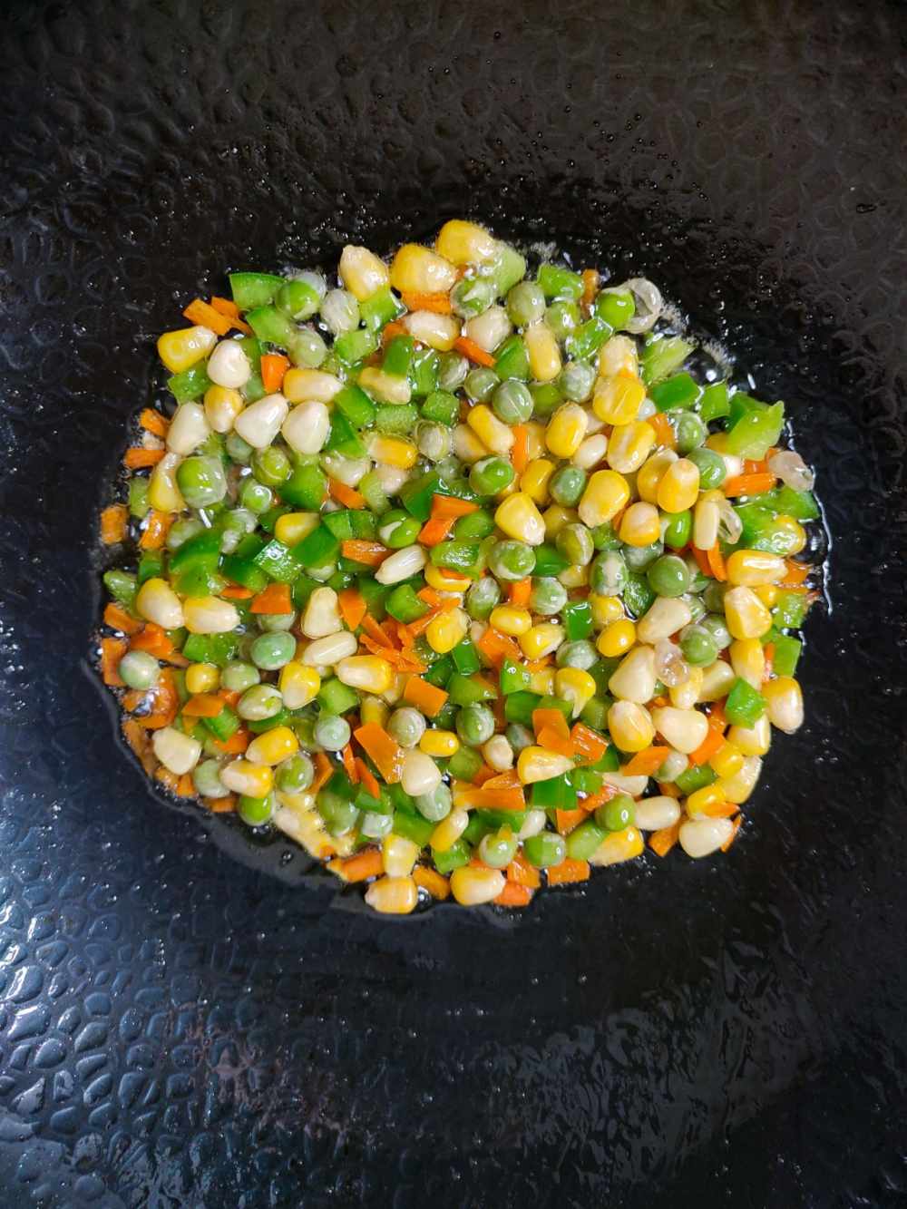 菠萝炒饭这样做，简单又好吃！