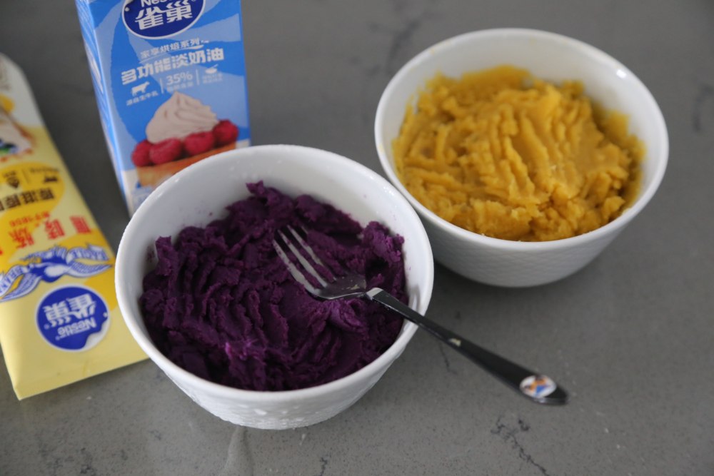 大红大紫的吉祥如意甜品｜双薯奶油盒子