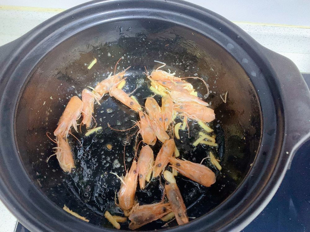 降温后的暖胃早餐~生滚鲜虾粥 降温后的暖胃早餐~生滚鲜虾粥