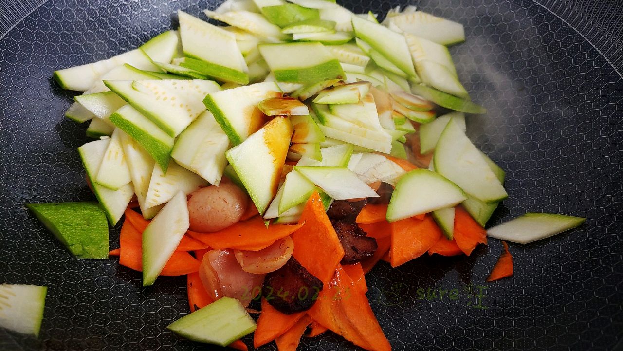 醋香肉肠胡瓜片