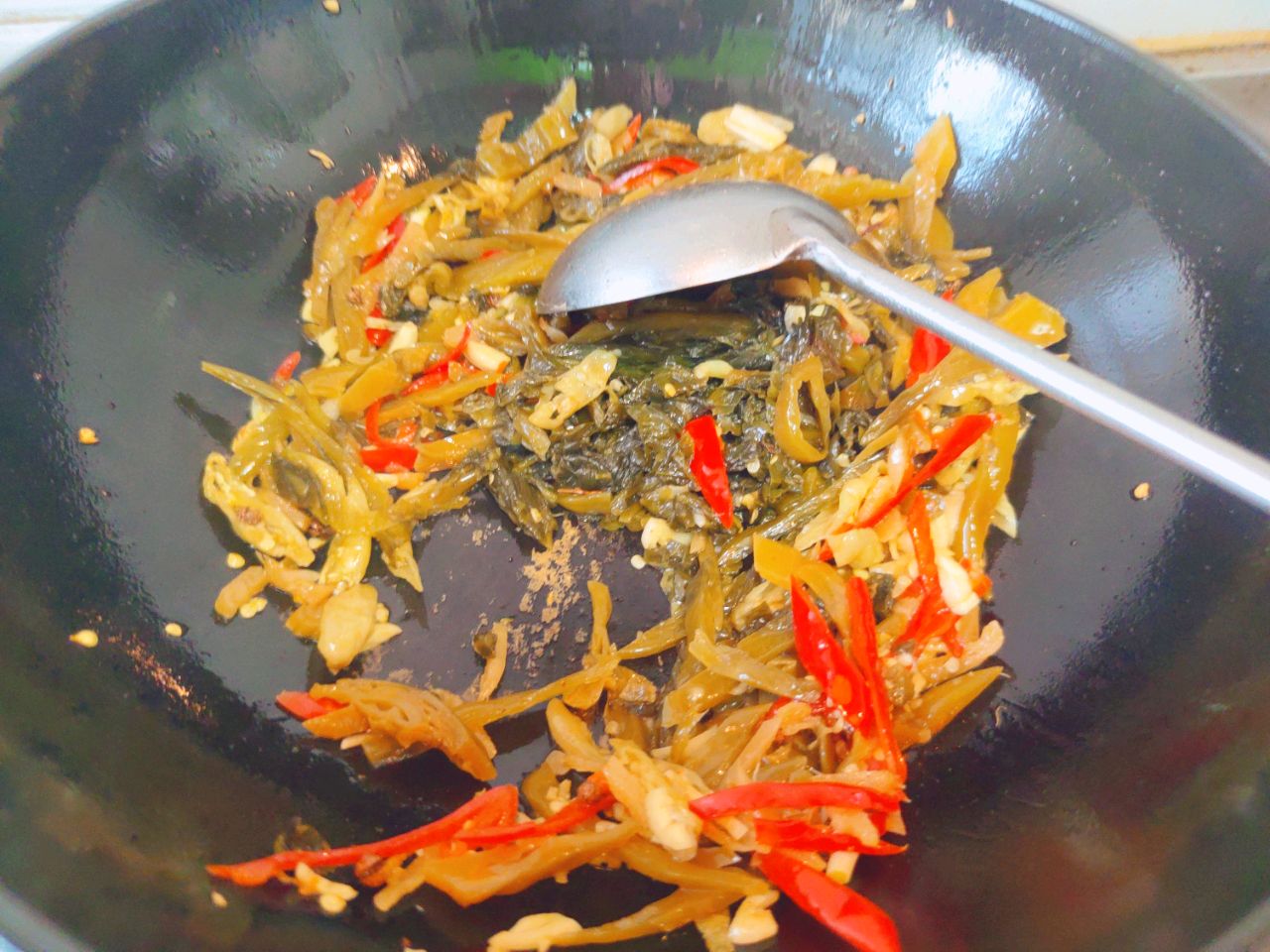 老坛酸菜肉丝面