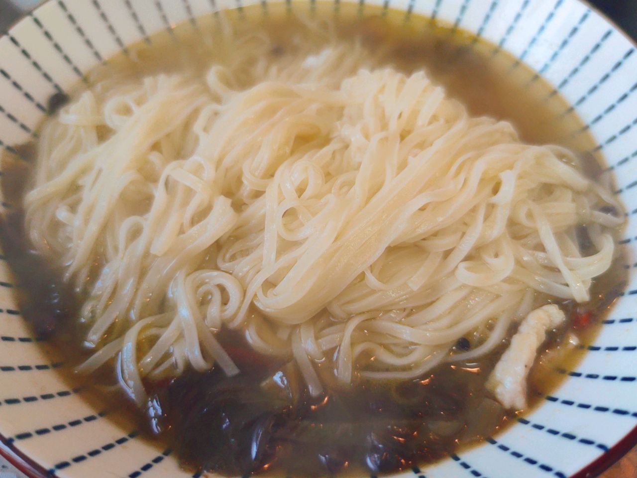 老坛酸菜肉丝面