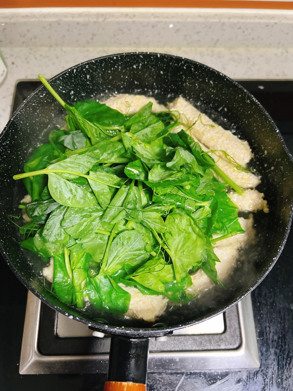 豌豆尖鸡茸汤