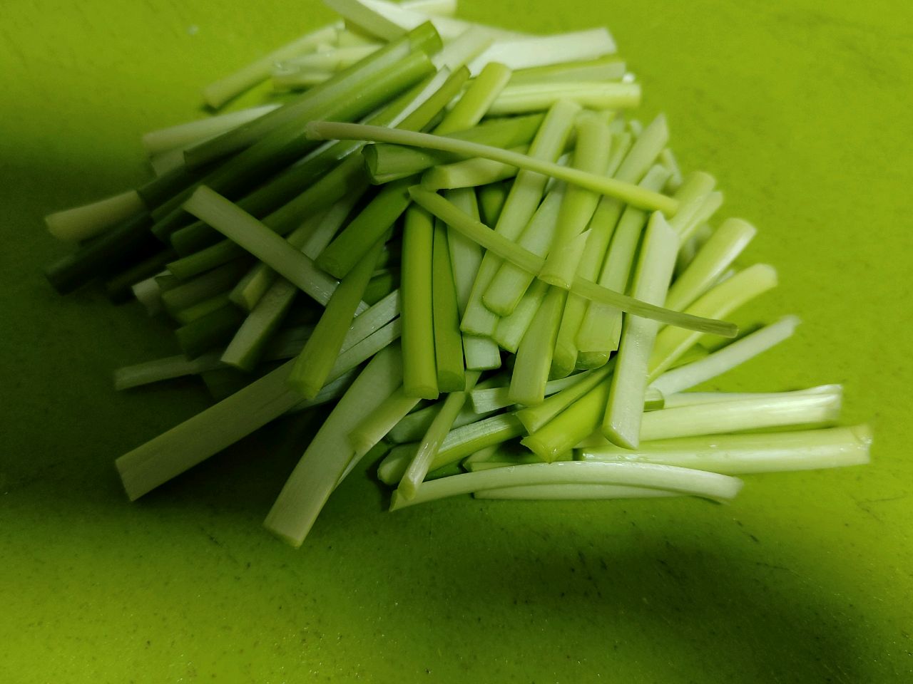 鱼腥草拌蒜薹