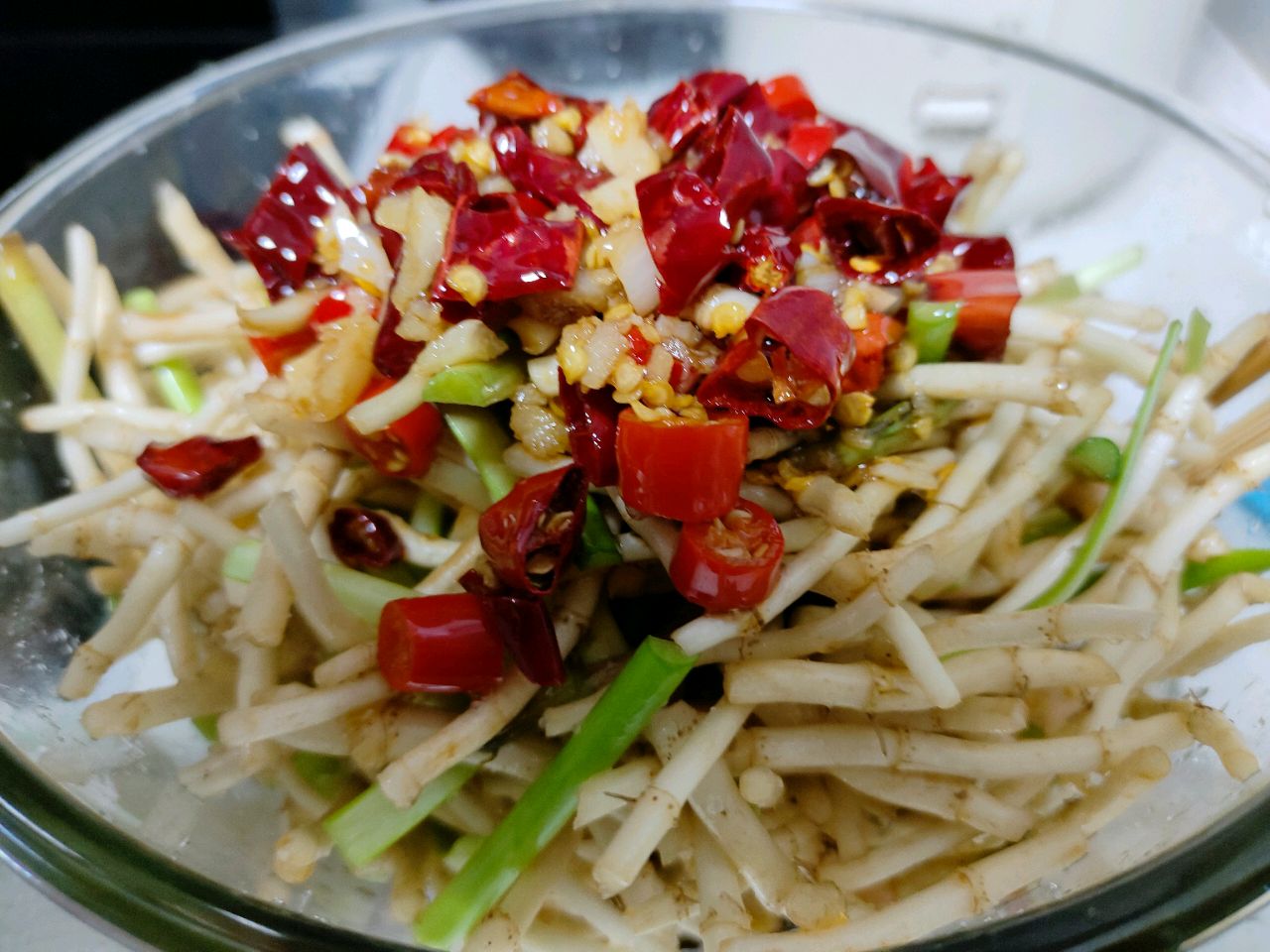 鱼腥草拌蒜薹