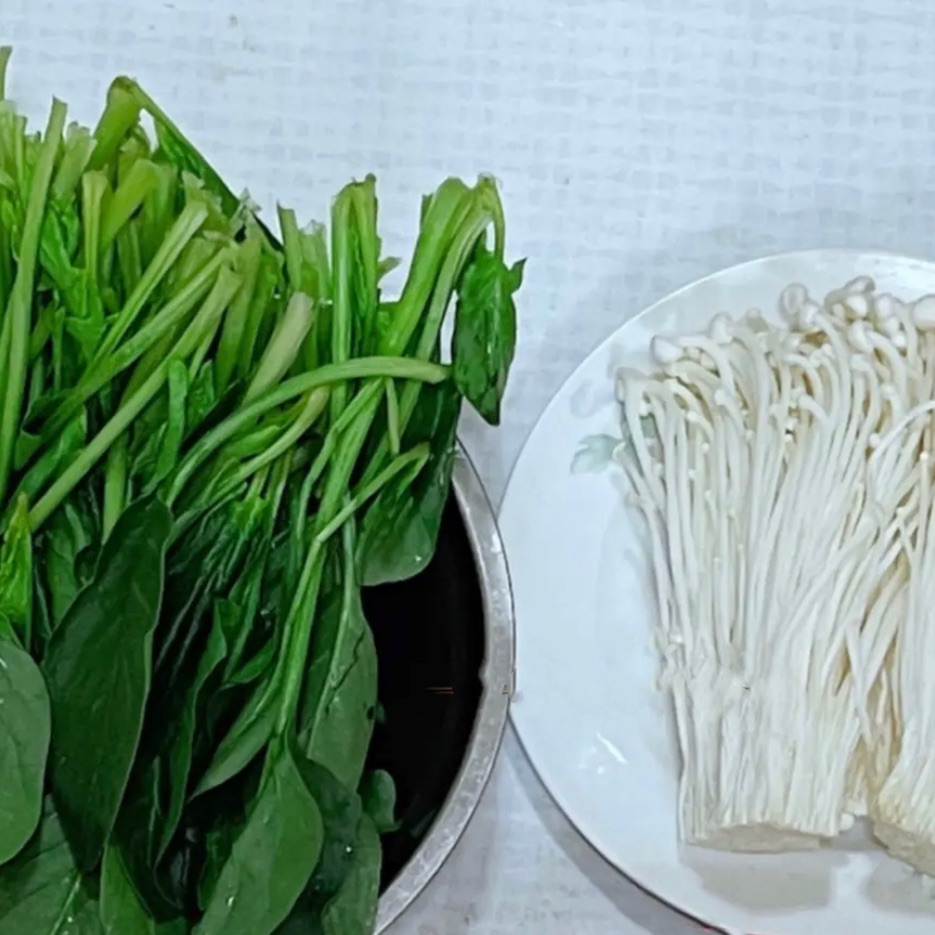 菠菜拌金针菇