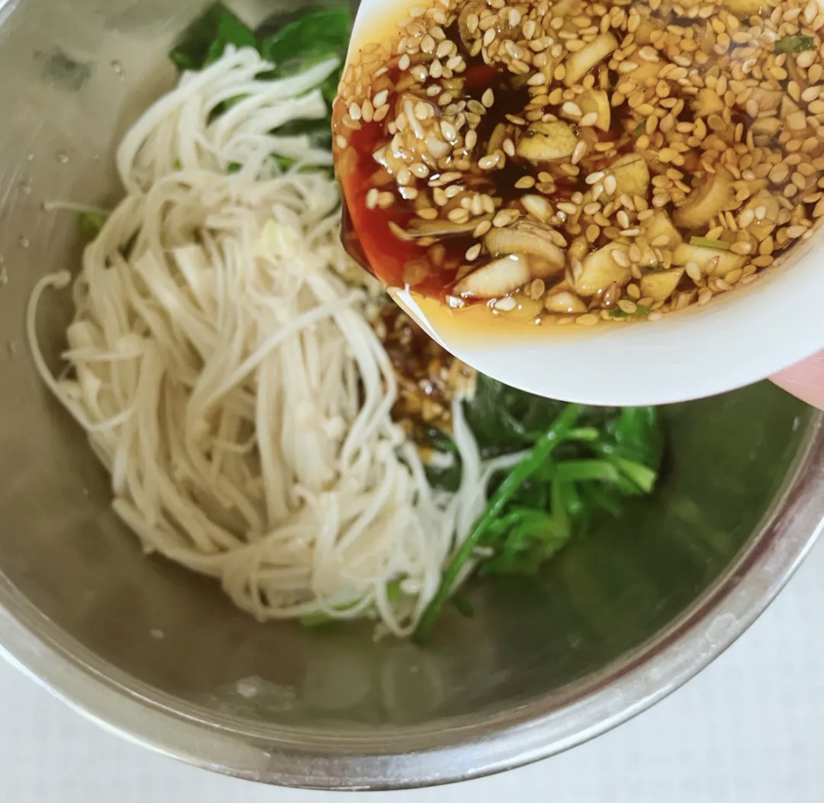 菠菜拌金针菇