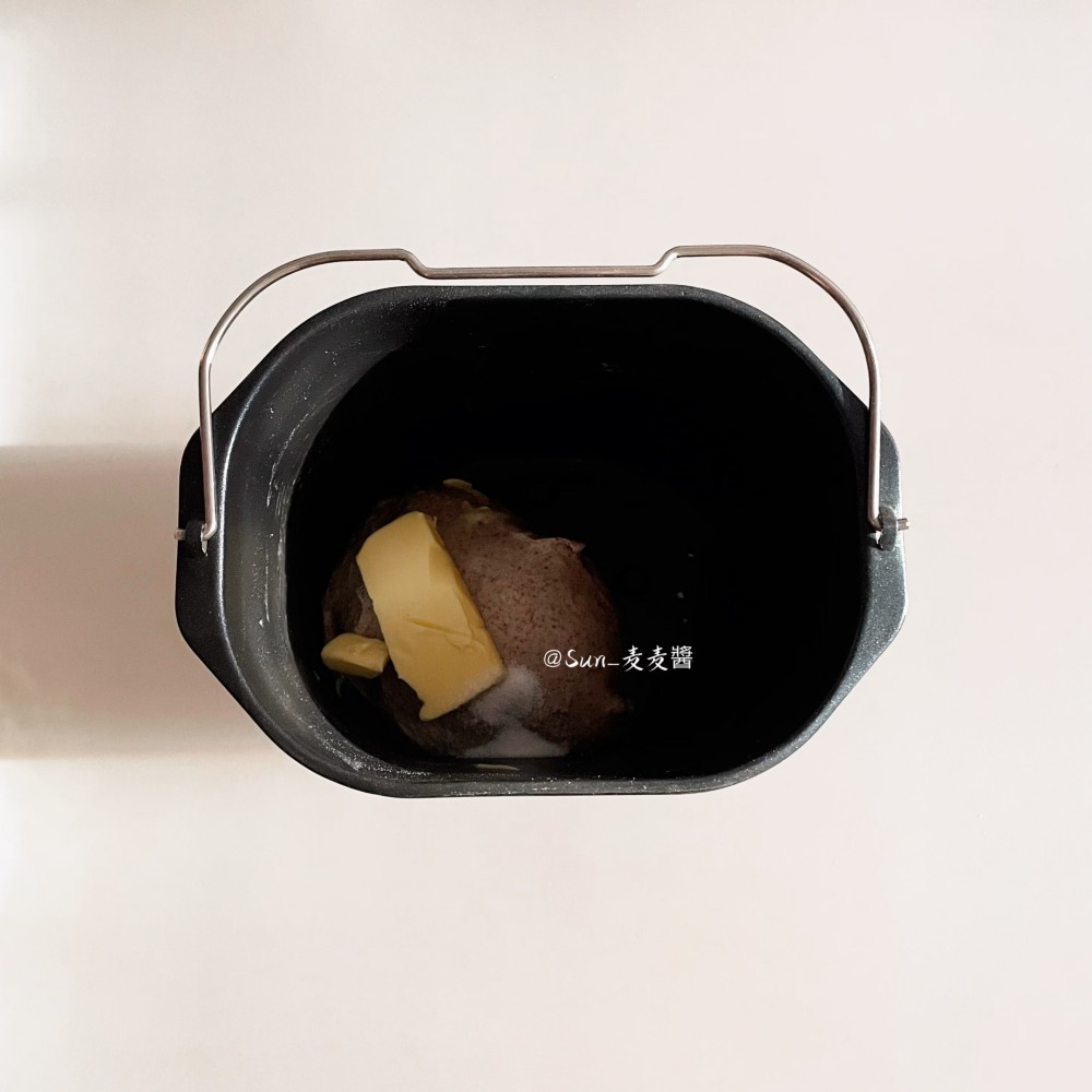 黑全麦蛋白小面包