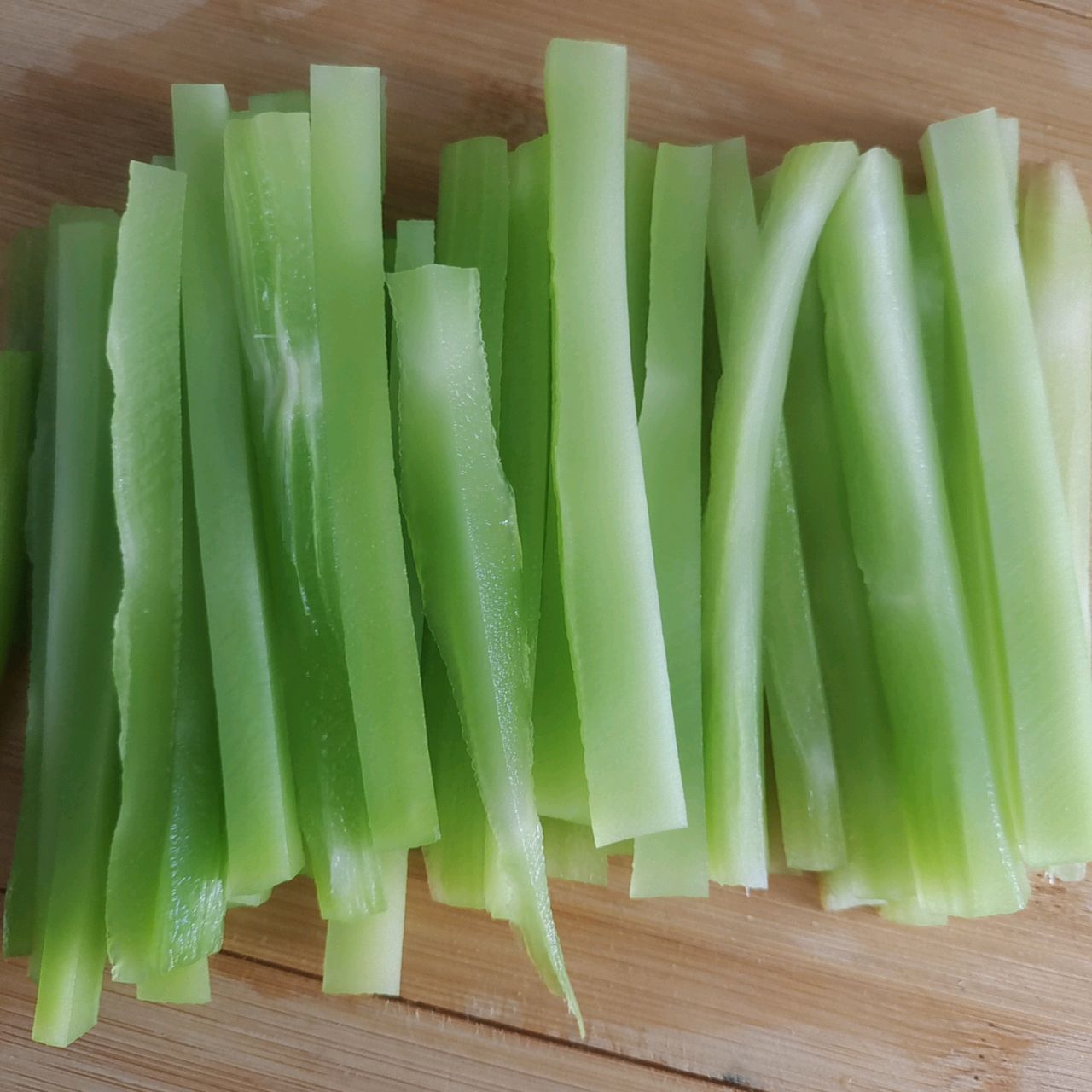 白灼莴苣