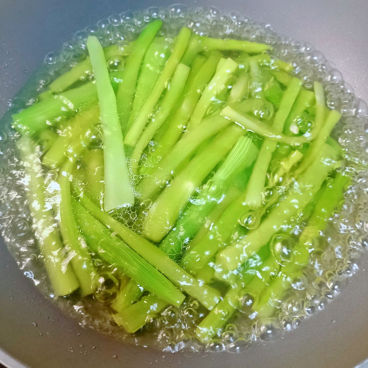 白灼莴苣