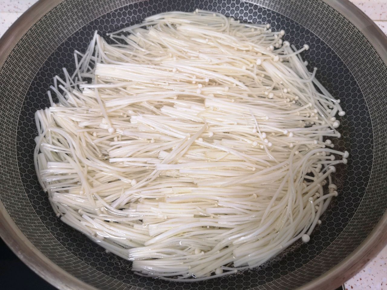 捞汁金针菇