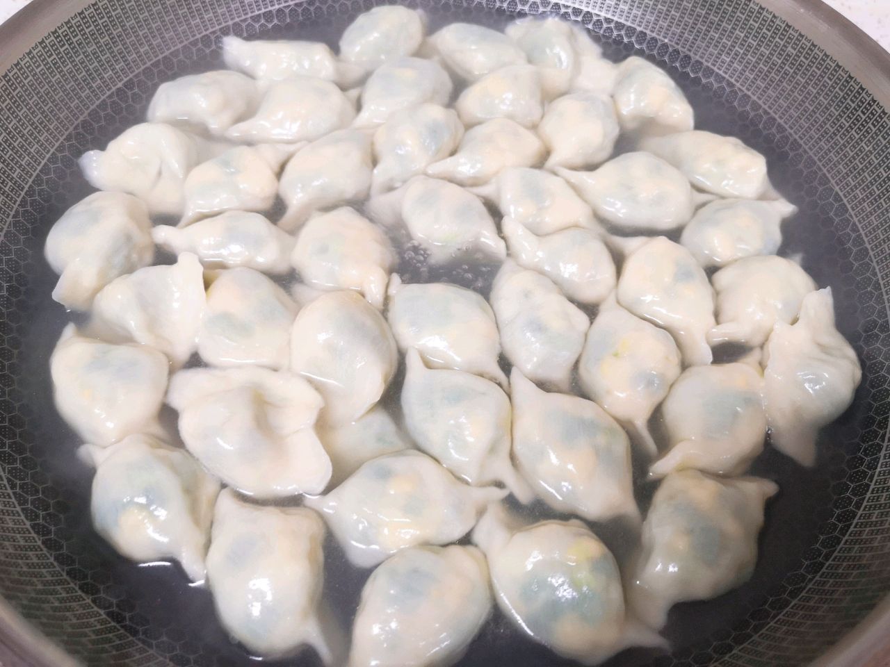 鸡蛋韭菜馅饺子