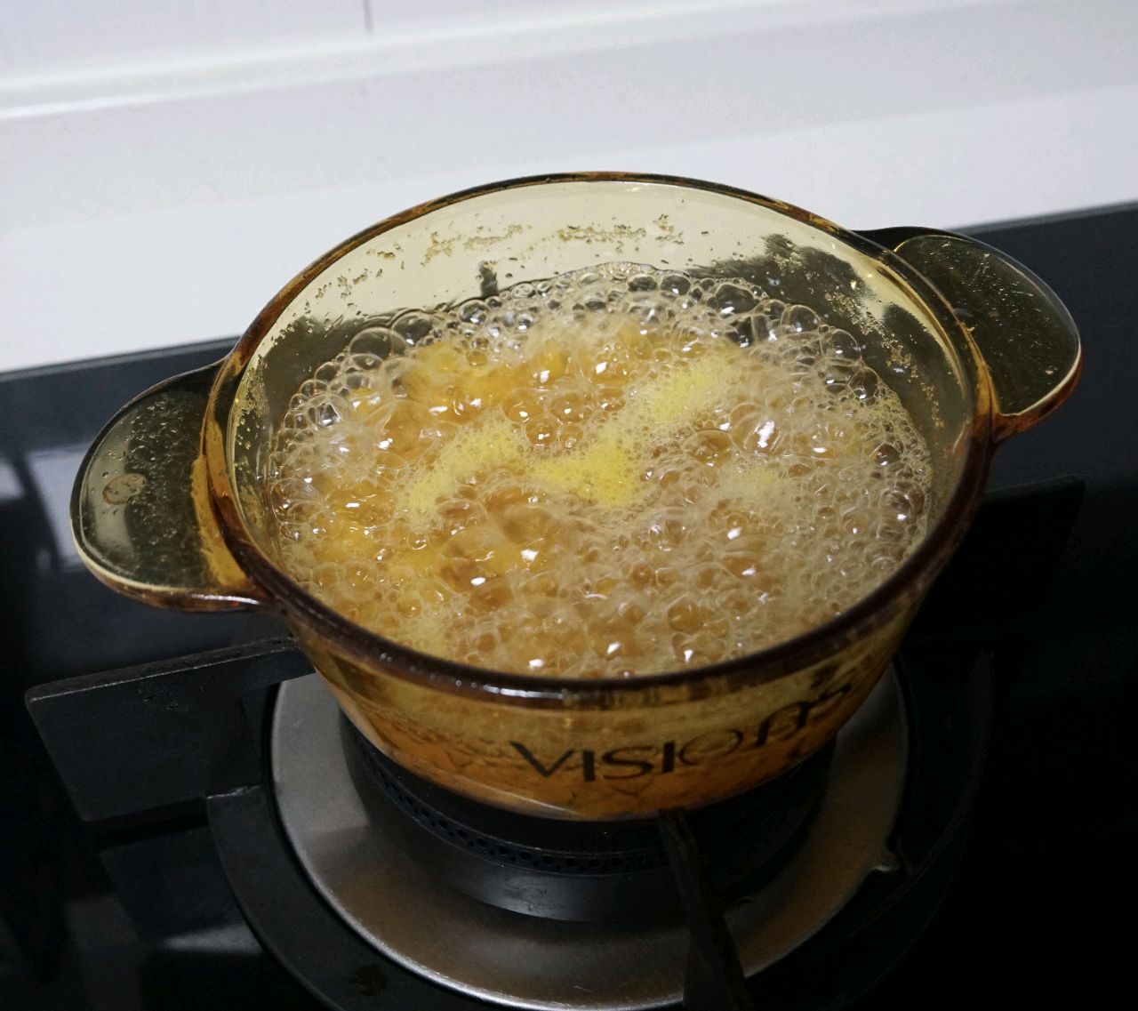 自制润肺养颜的枇杷膏