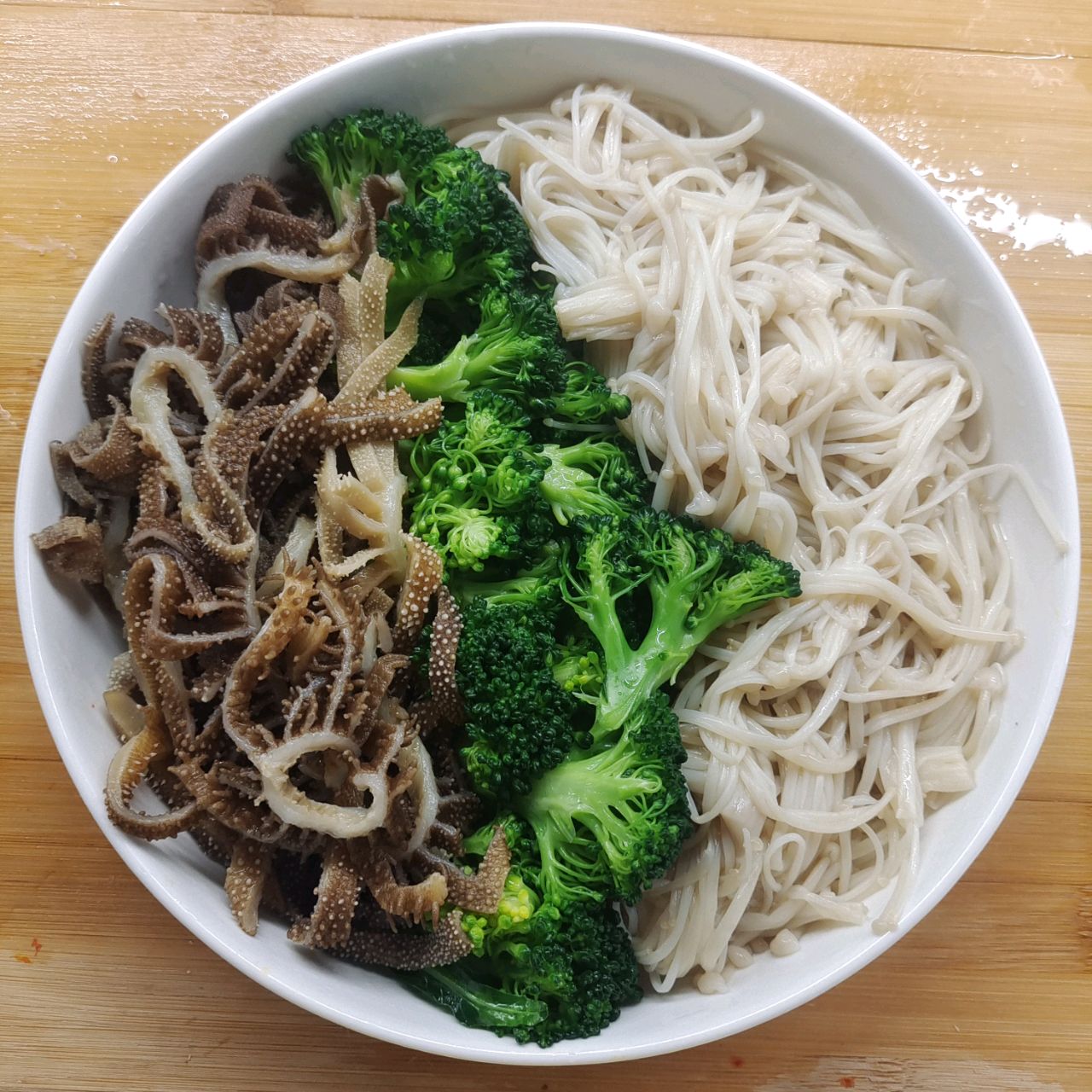 酸辣爽脆捞汁毛肚金针菇
