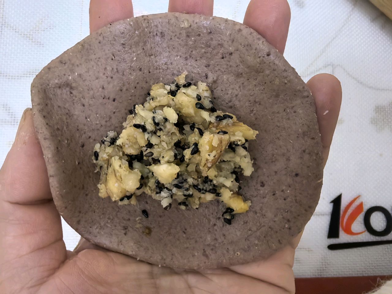 芝麻核桃包