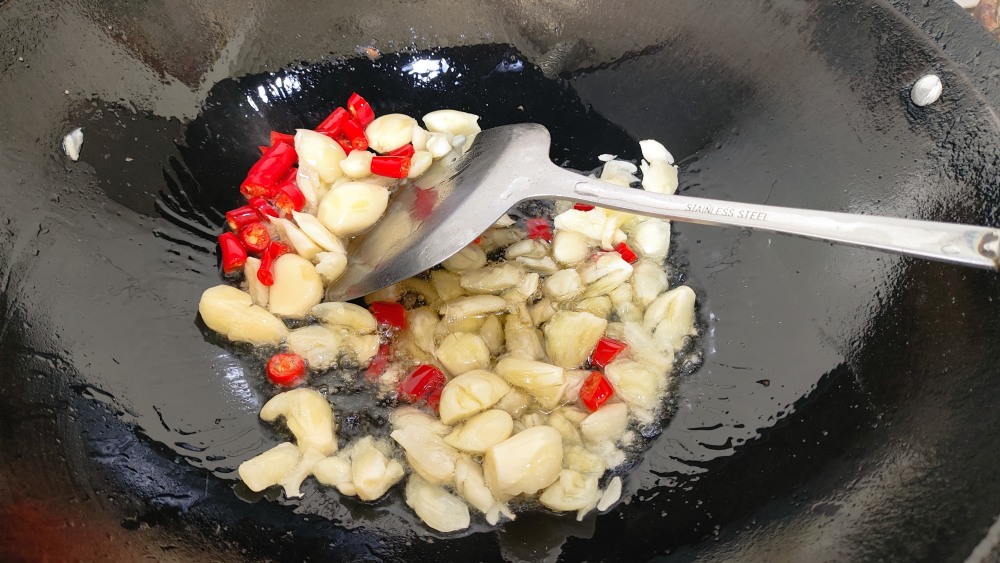 小米辣爆蒜香鱼片