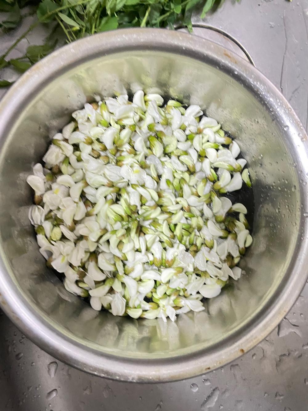 槐树花炒鸡蛋