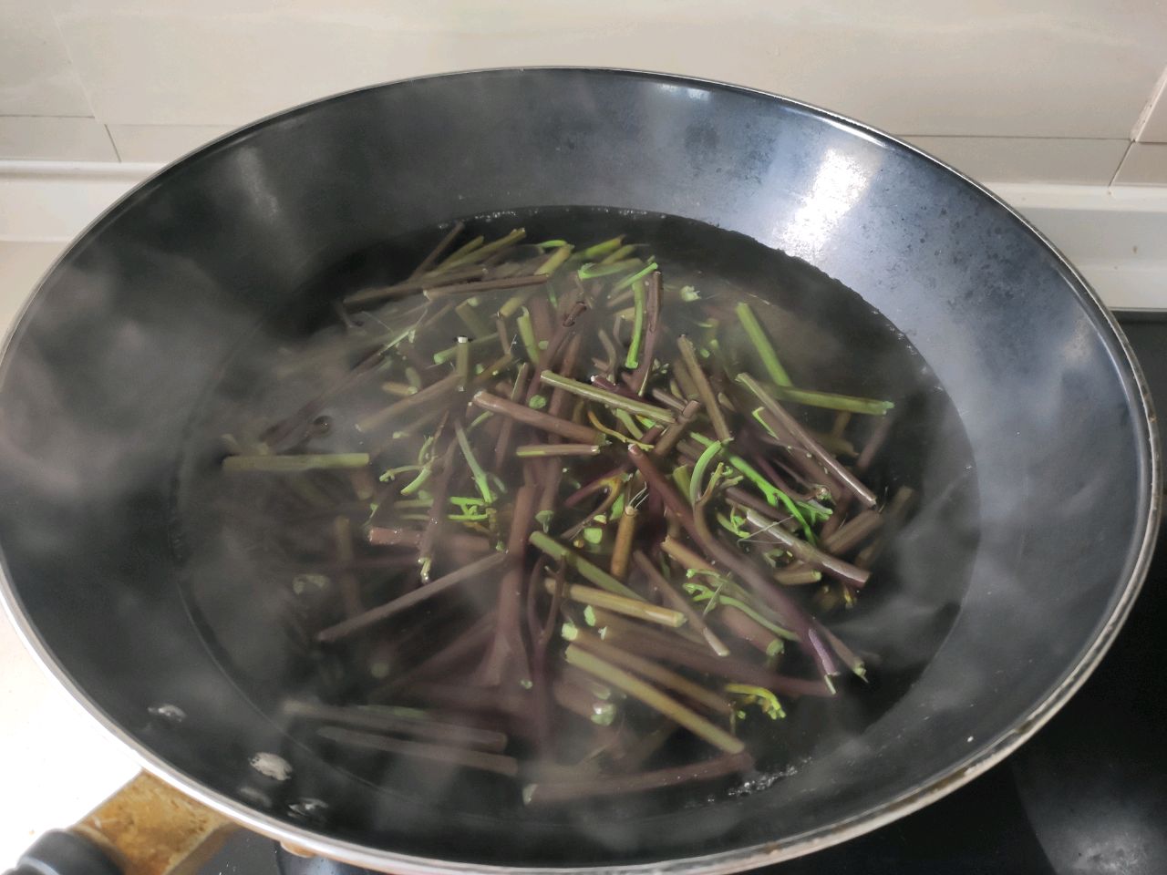 红糟炒蕨菜