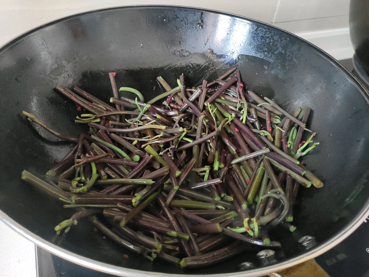 红糟炒蕨菜