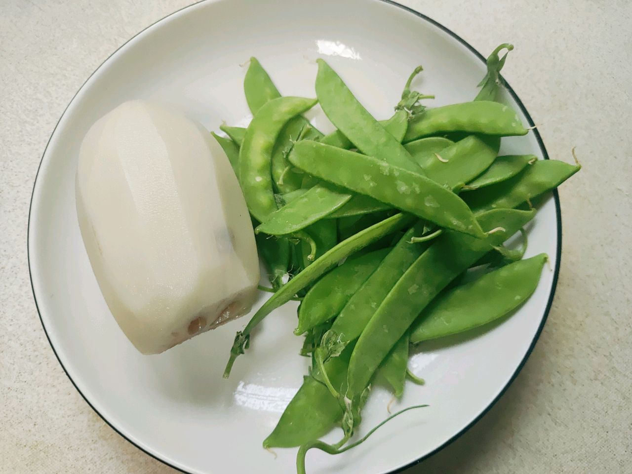 腊肠藕片荷兰豆