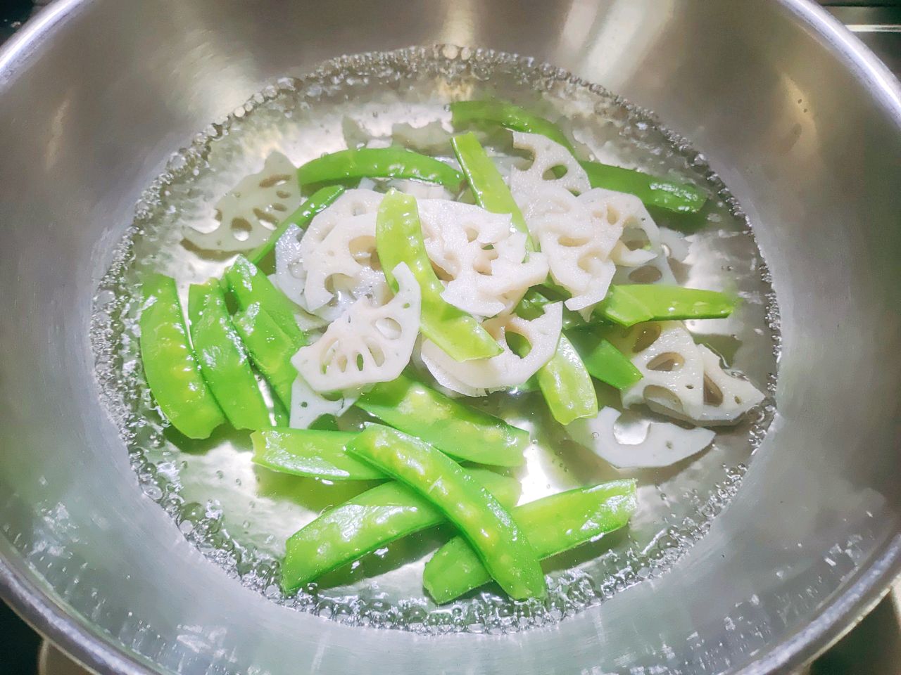 腊肠藕片荷兰豆