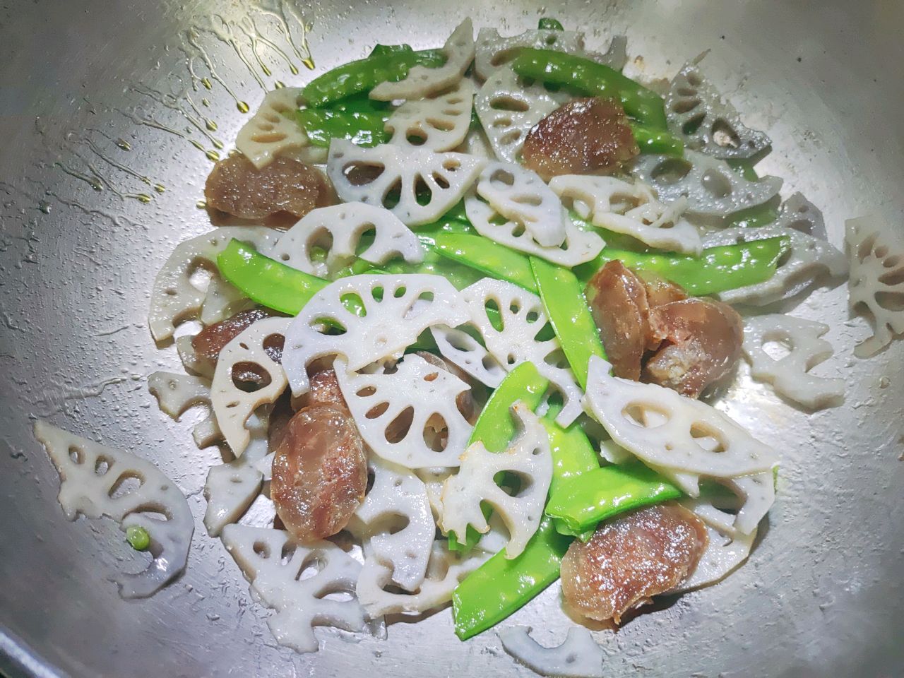 腊肠藕片荷兰豆