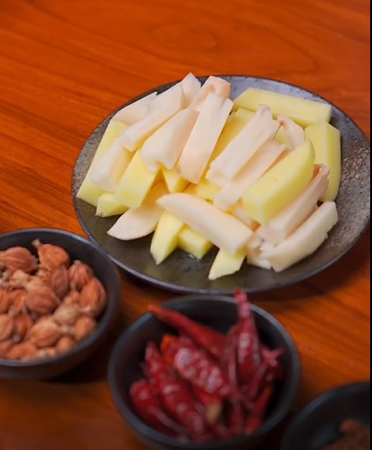 干锅土豆虾