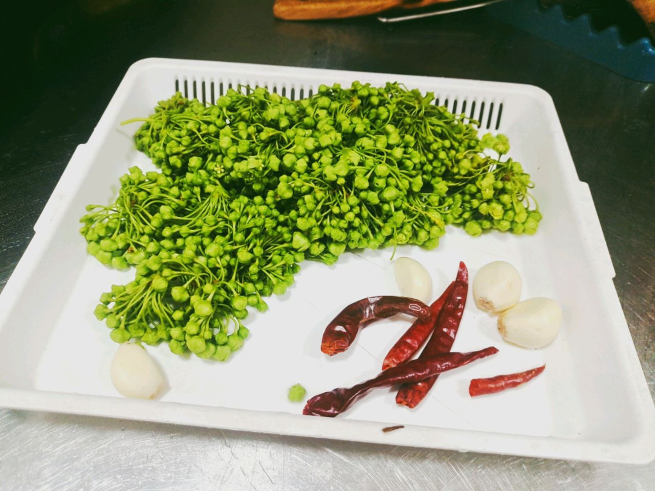 云南百花宴～干椒蒜香苦菜花