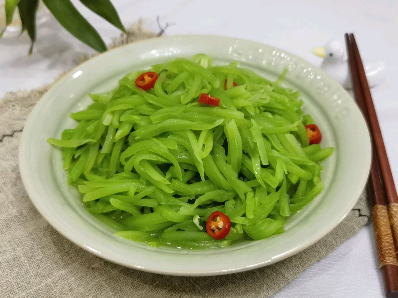 清炒莴笋