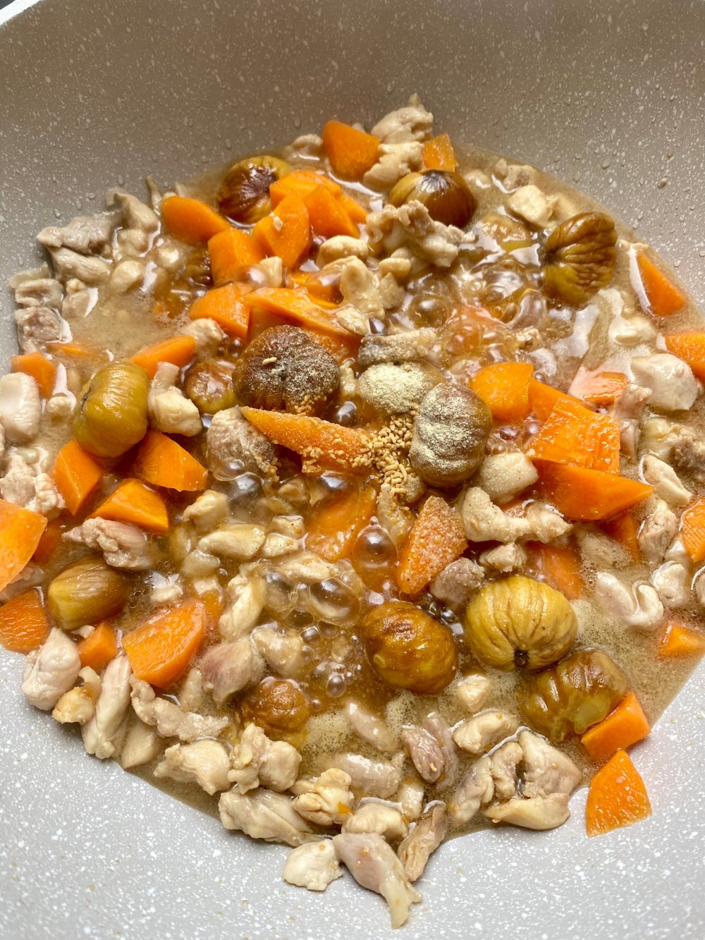 板栗鸡肉焖饭