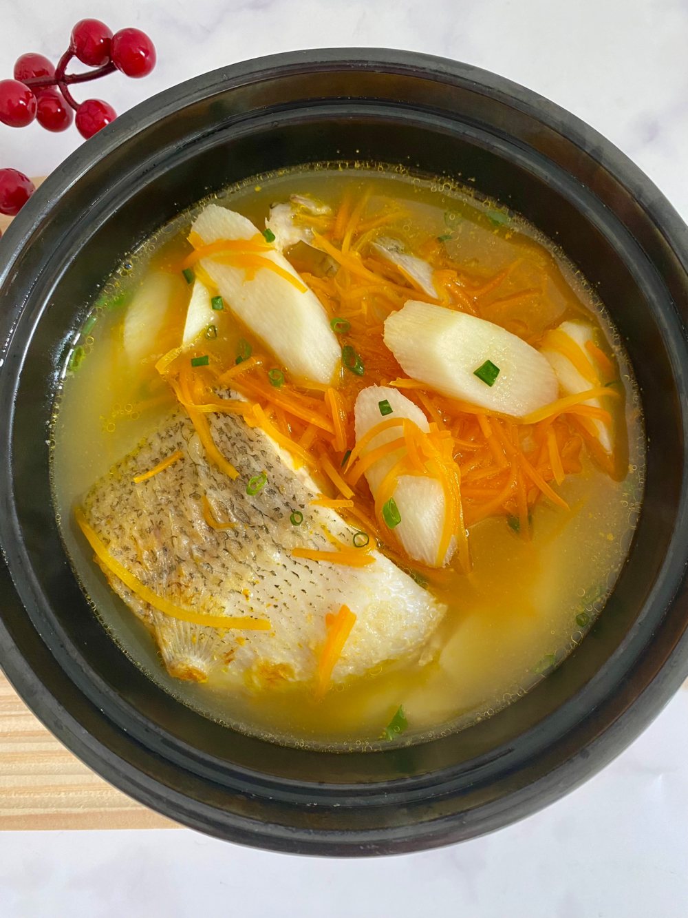 胡萝卜山药鲈鱼汤