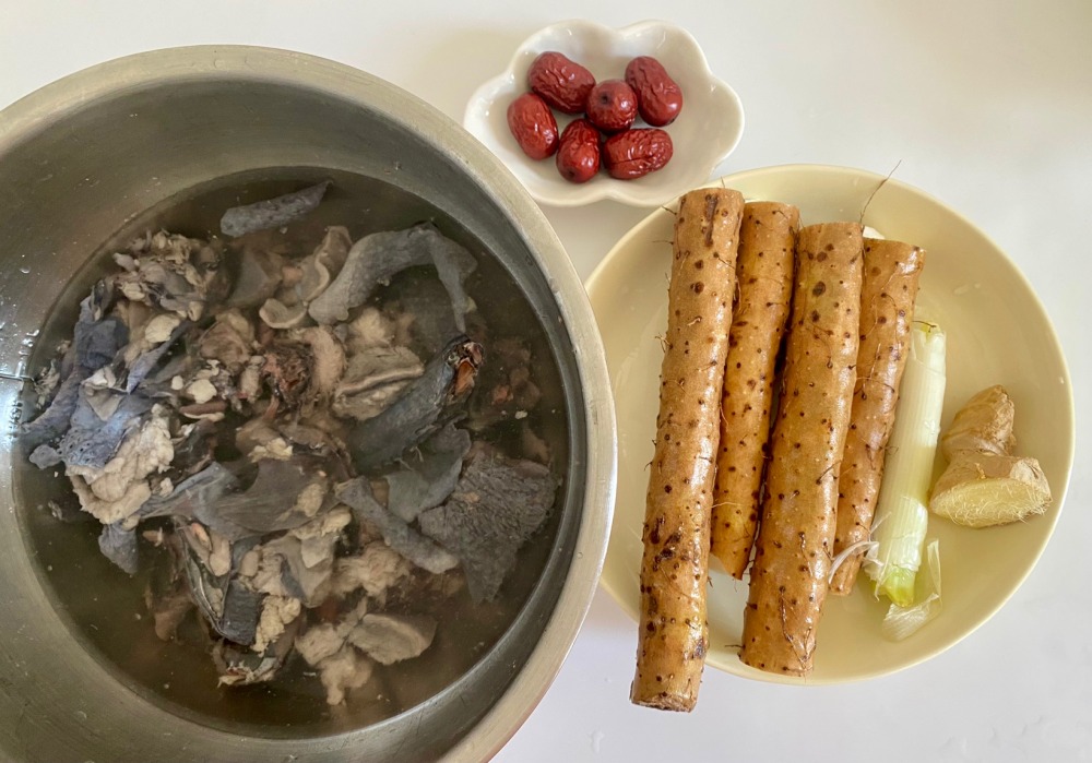 山药红枣乌鸡汤