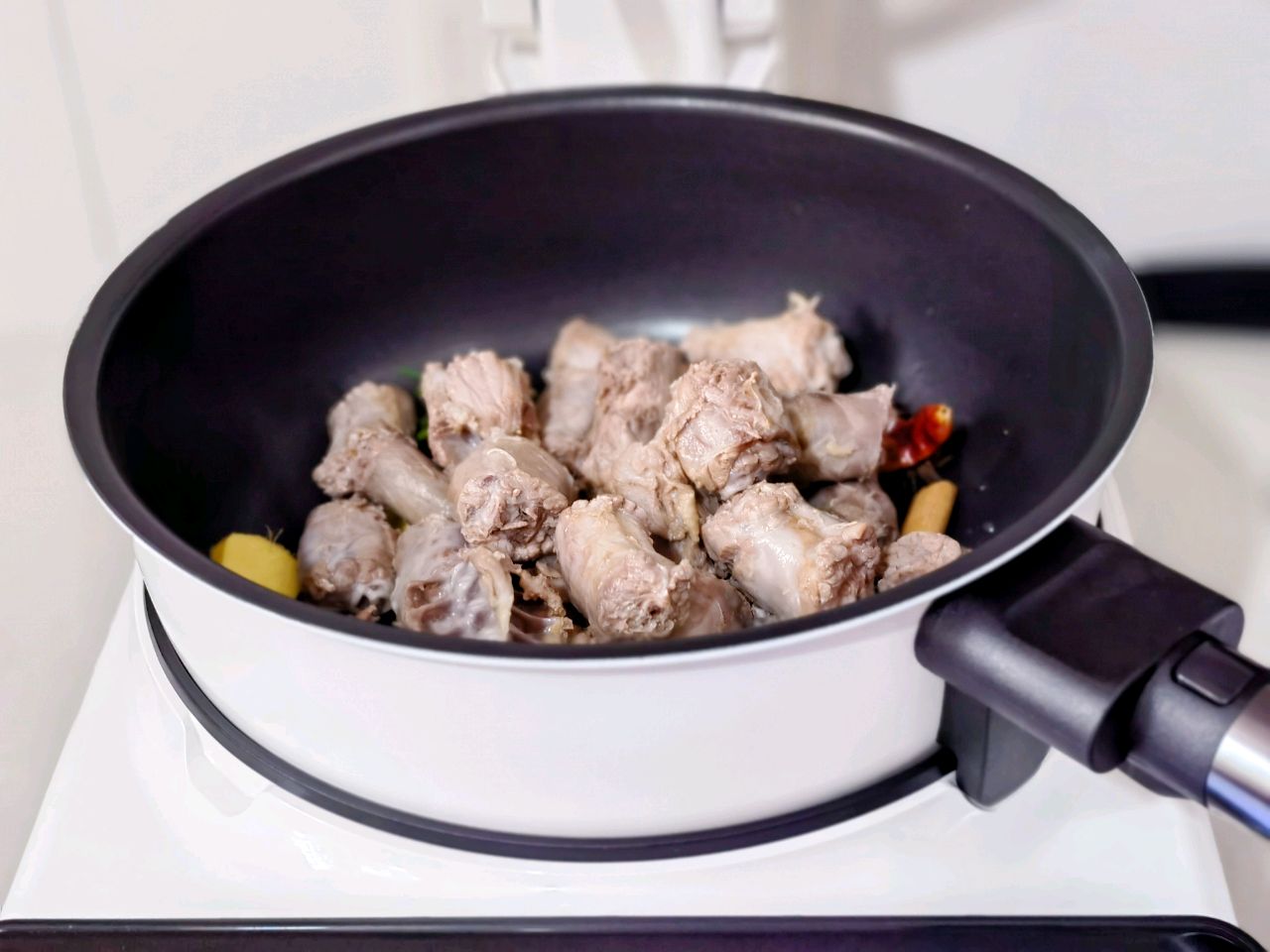 麻辣鸭脖