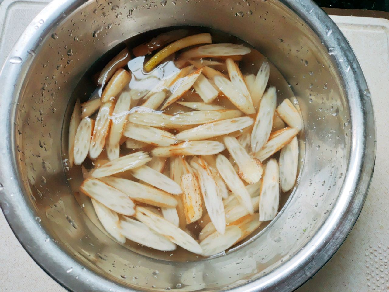 藕带炒肉片
