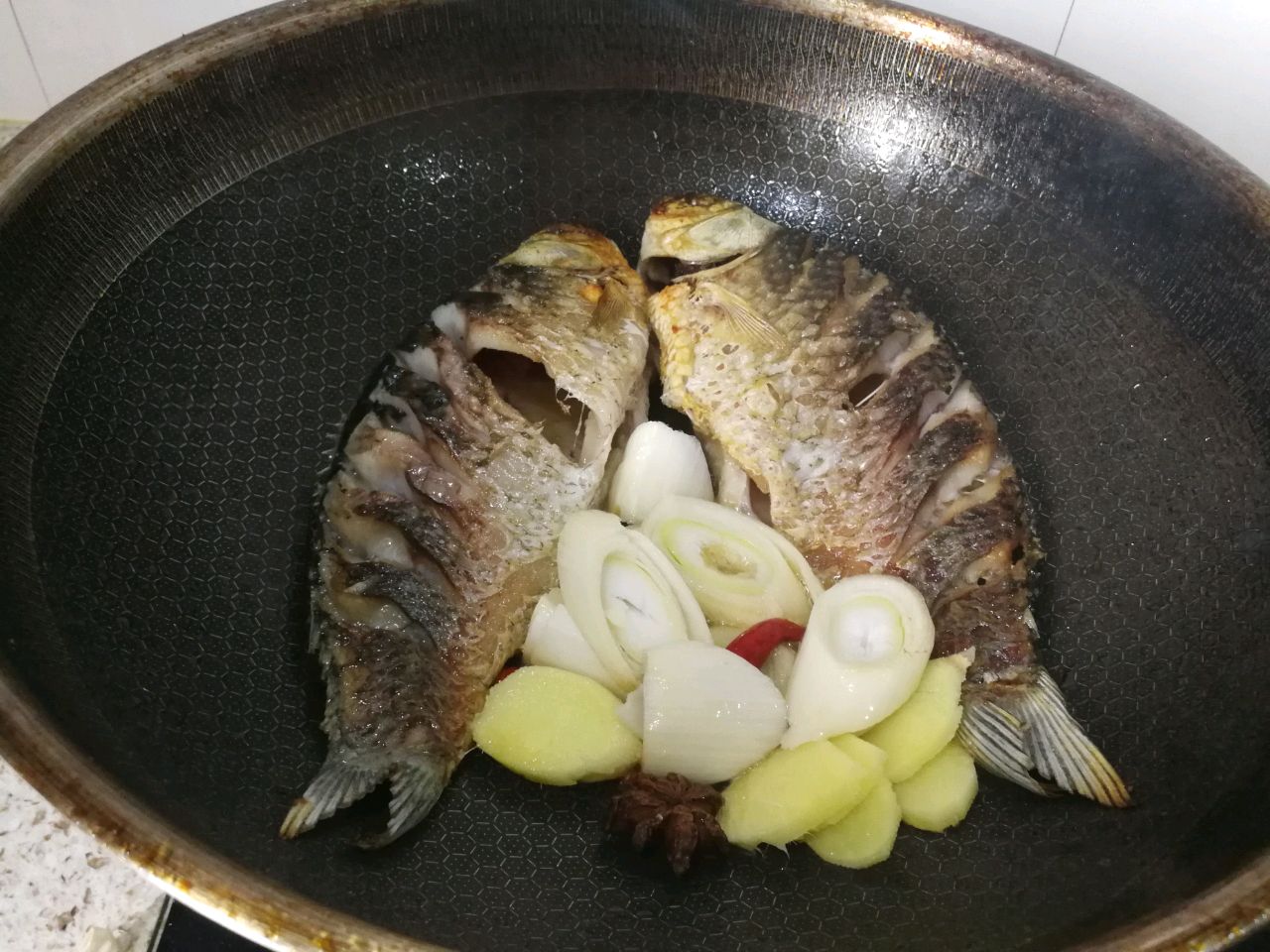 酱焖鲫鱼
