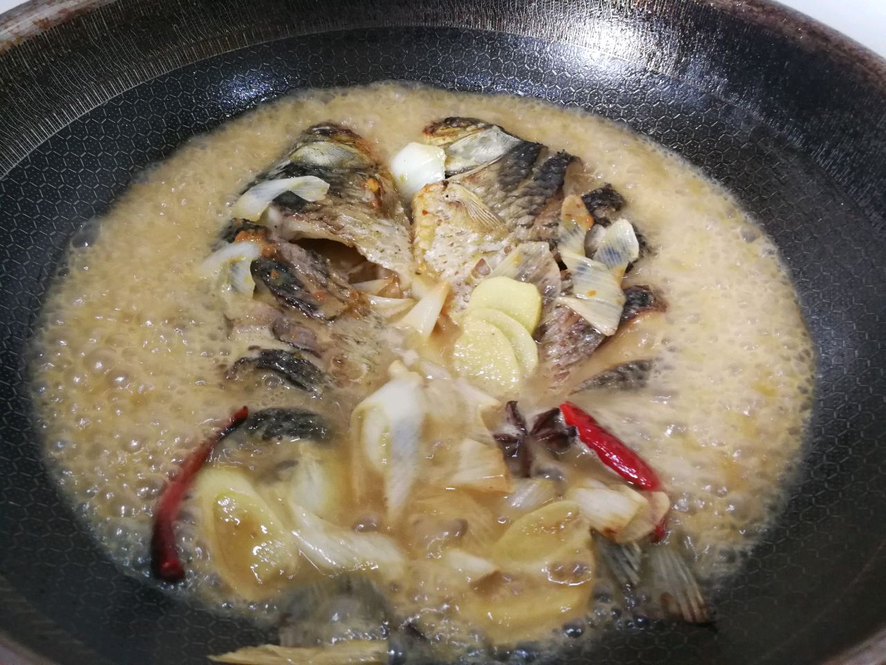 酱焖鲫鱼