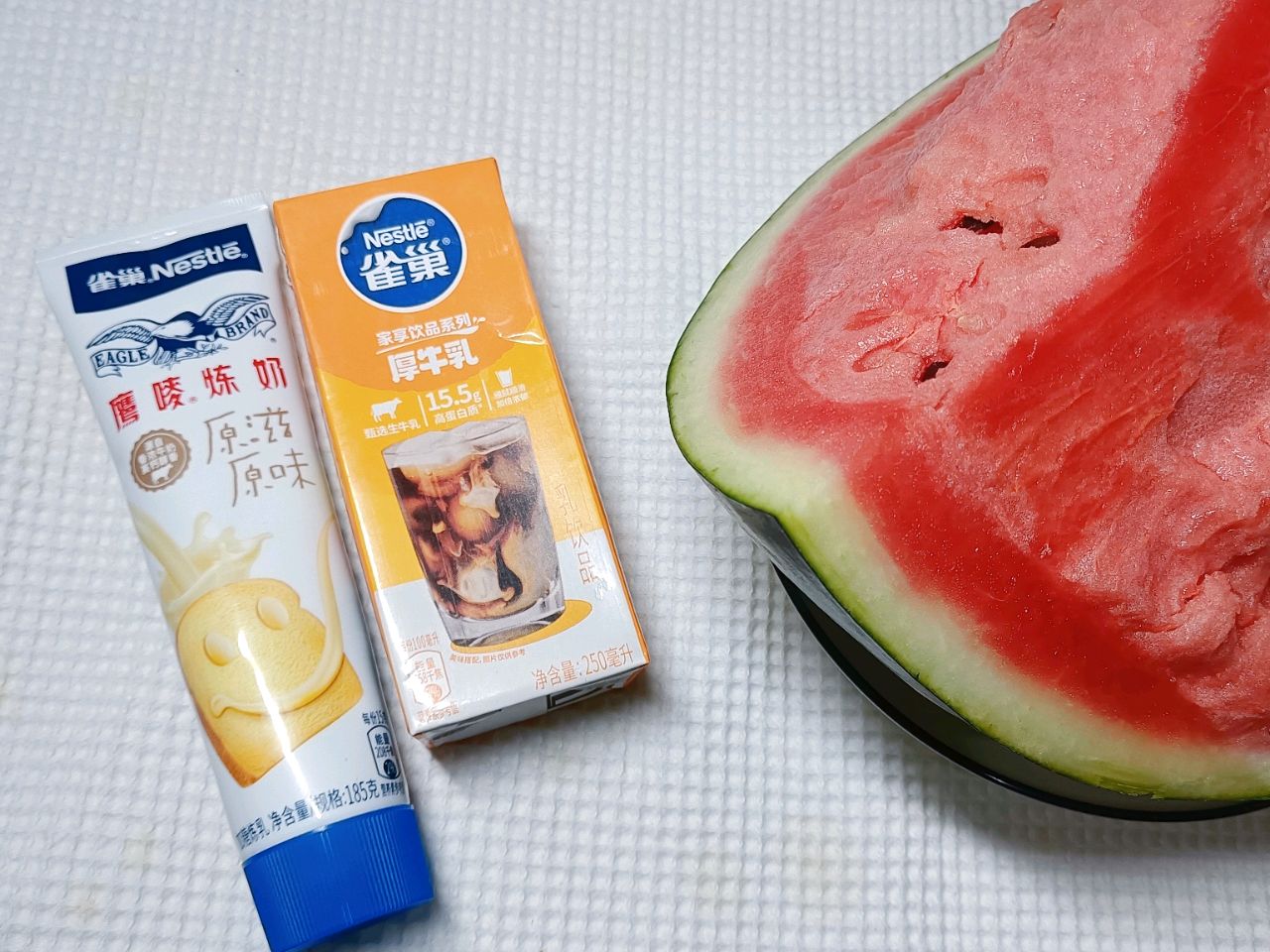 西瓜厚牛乳粉嫩杯