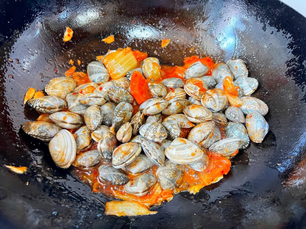 辣白菜炒蚬子