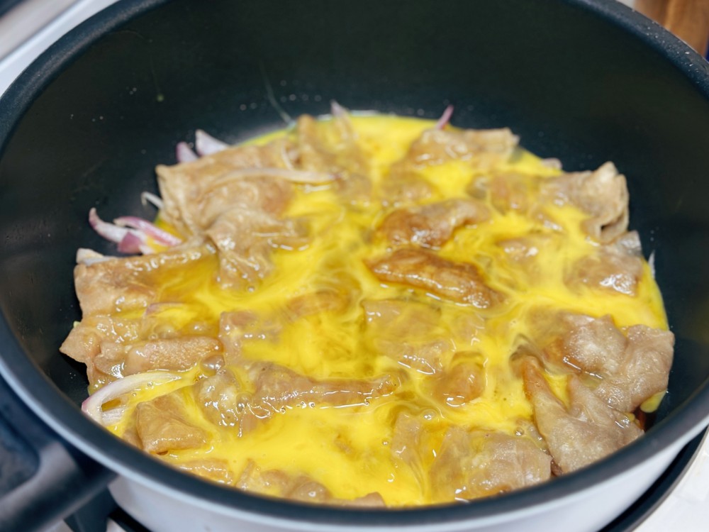 港式茶餐厅的肥牛抱蛋饭
