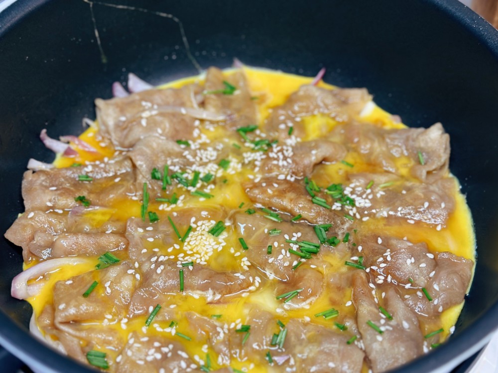 港式茶餐厅的肥牛抱蛋饭