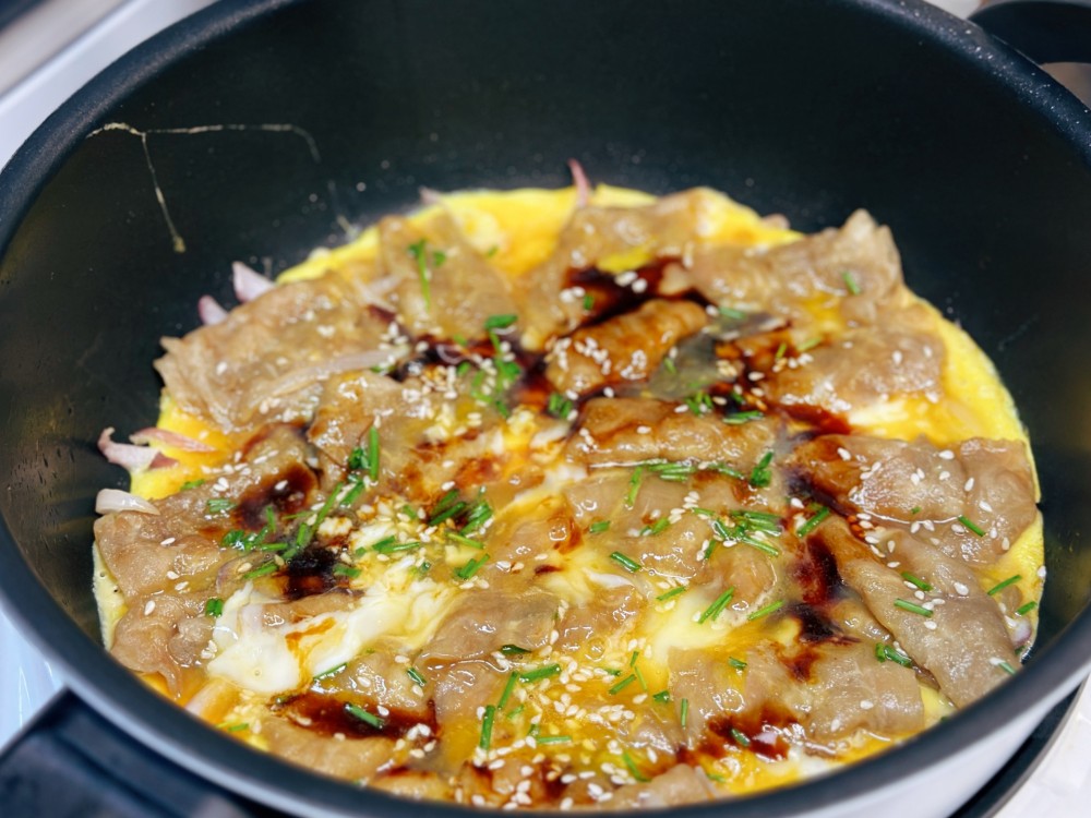 港式茶餐厅的肥牛抱蛋饭