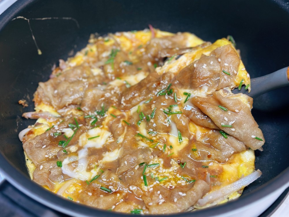 港式茶餐厅的肥牛抱蛋饭
