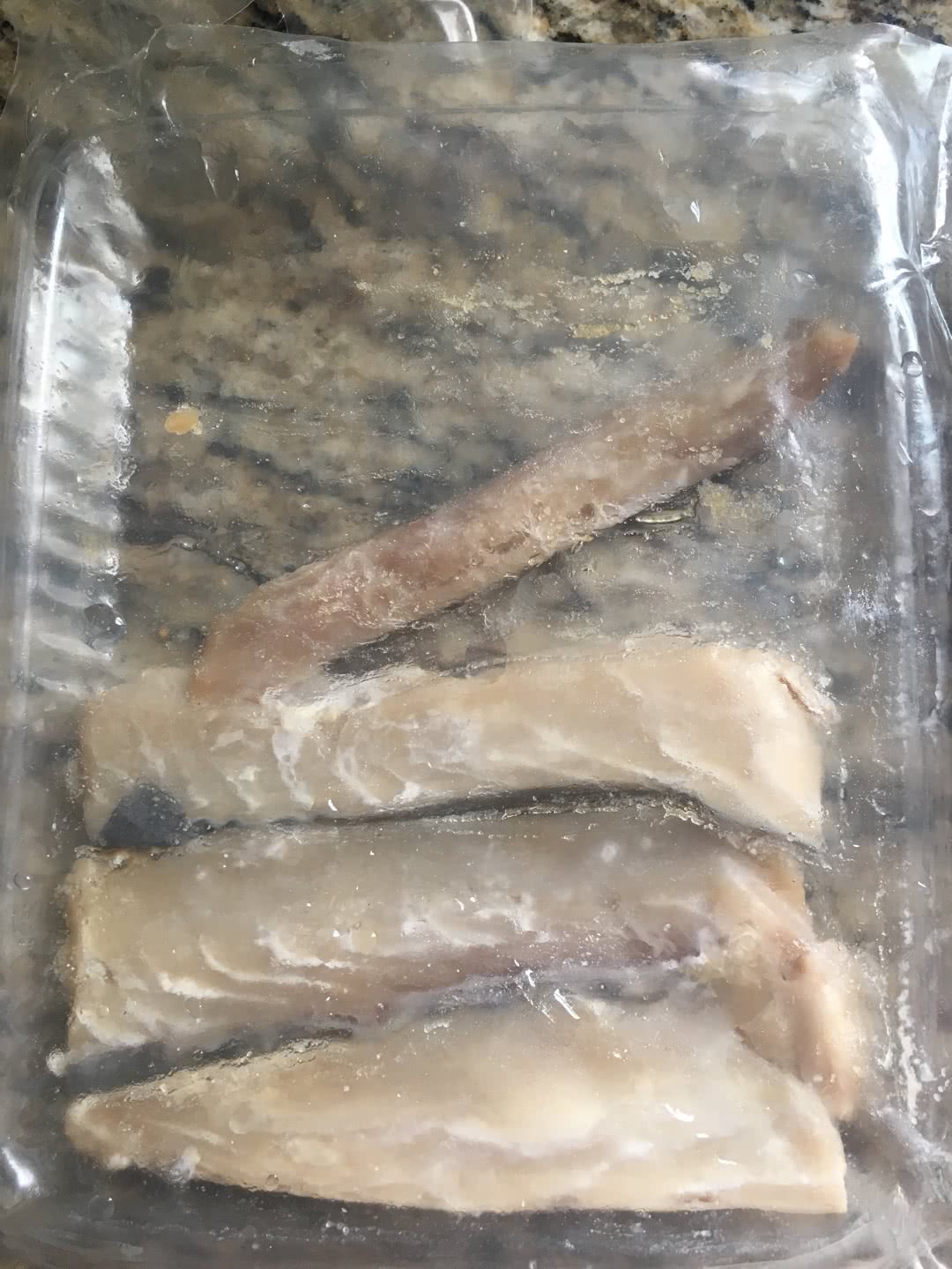 咸鱼茄子煲（附茄子不油腻的小窍门）